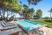 Classic sea front villa in Cala Ratjada