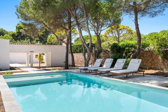 Classic sea front villa in Cala Ratjada - Image 5