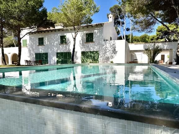 Classic sea front villa in Cala Ratjada - Image 4